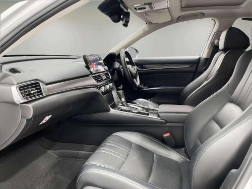 2019-honda-accord-2-0-hybrid-tech-1p1762-slide-thumbnail-15