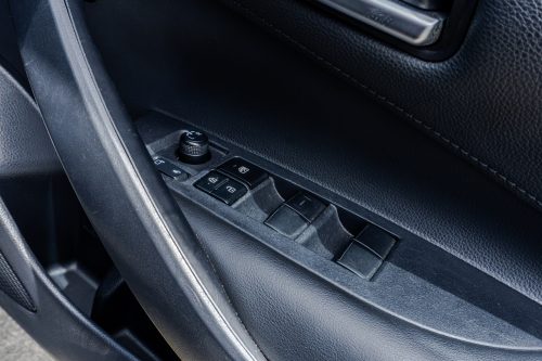 2020-toyota-corolla-altis-1-6-g-1p1878-slide-thumbnail-10