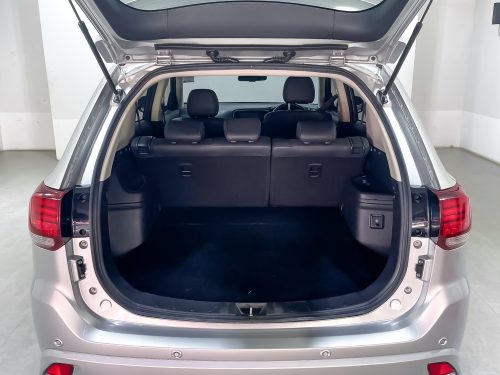2021-mitsubishi-outlander-phev-2-4-gt-4wd-9p0755-slide-thumbnail-6