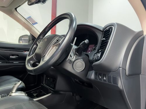 2021-mitsubishi-outlander-phev-2-4-gt-premium-4wd-9p0773-slide-thumbnail-5