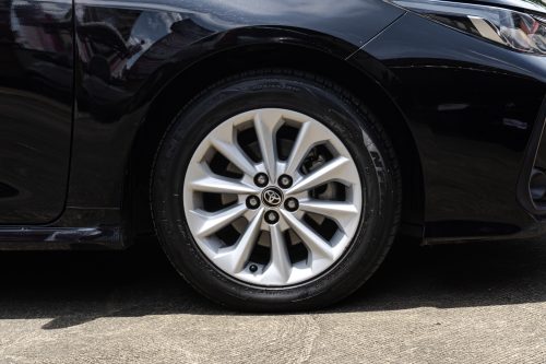 2020-toyota-corolla-altis-1-6-g-1p1878-slide-thumbnail-3
