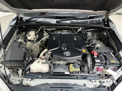 2019-toyota-hilux-revo-2-4-e-prerunner-1p1953-slide-thumbnail-2