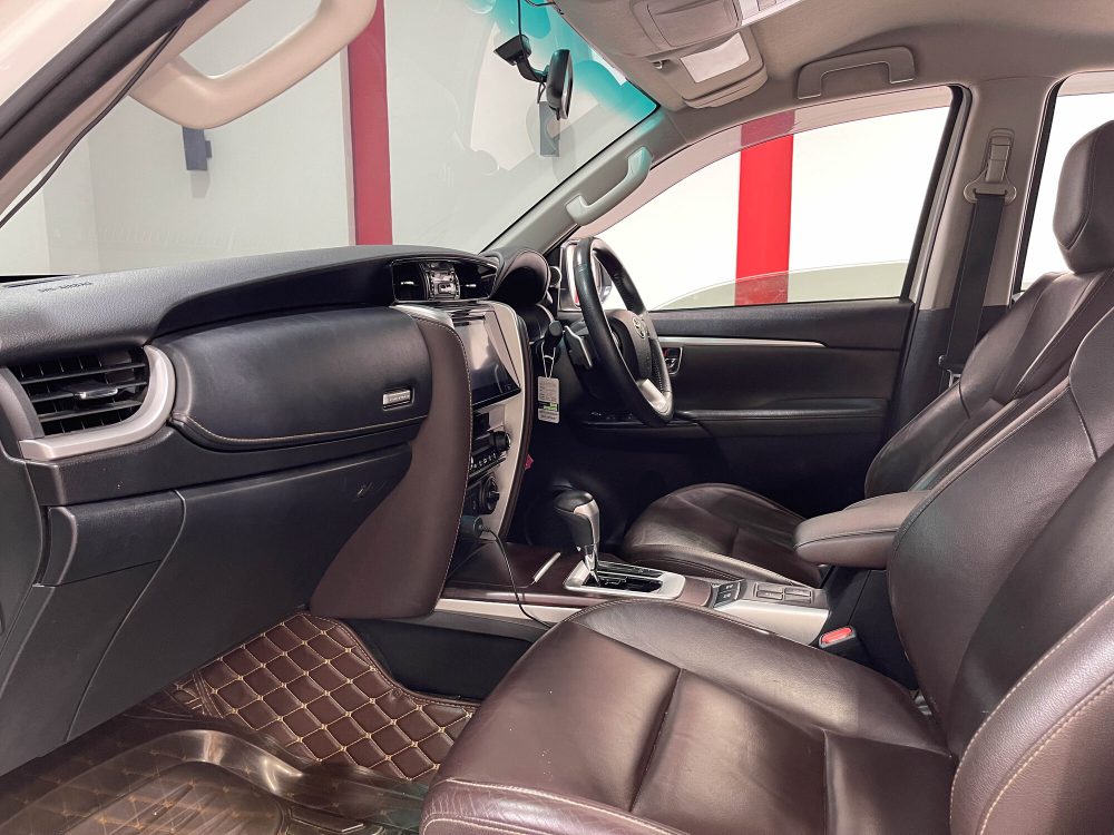 2019 Toyota FORTUNER 2.4 V 4WD [1P2011]* - 20