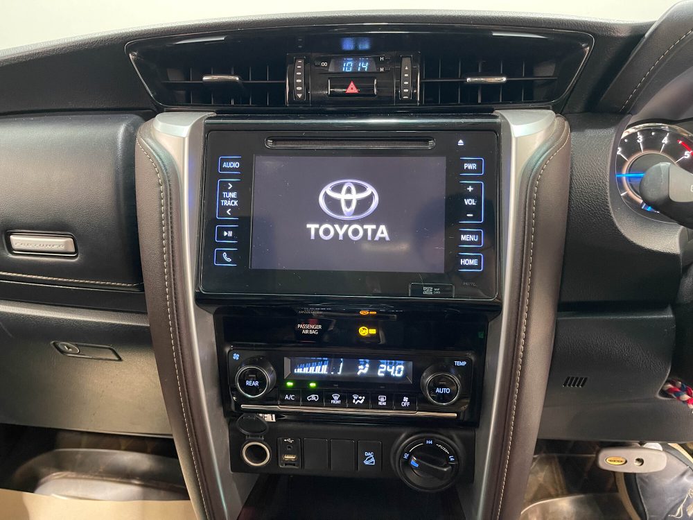 2019 Toyota FORTUNER 2.4 V 4WD [1P2011]* - 18