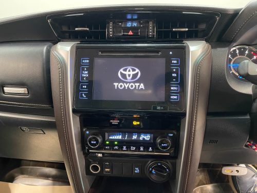 2019-toyota-fortuner-2-4-v-4wd-1p2011-slide-thumbnail-17