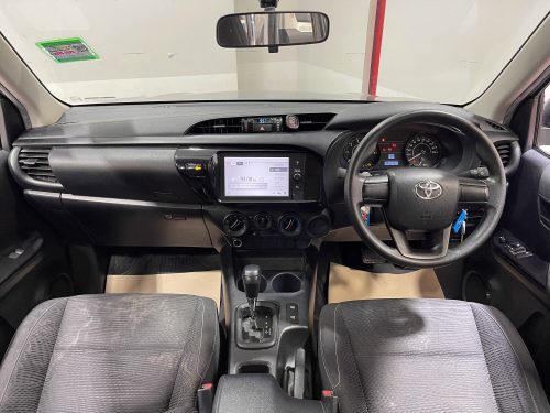 2021-toyota-hilux-revo-2-4-z-edition-entry-1p2010-slide-thumbnail-4