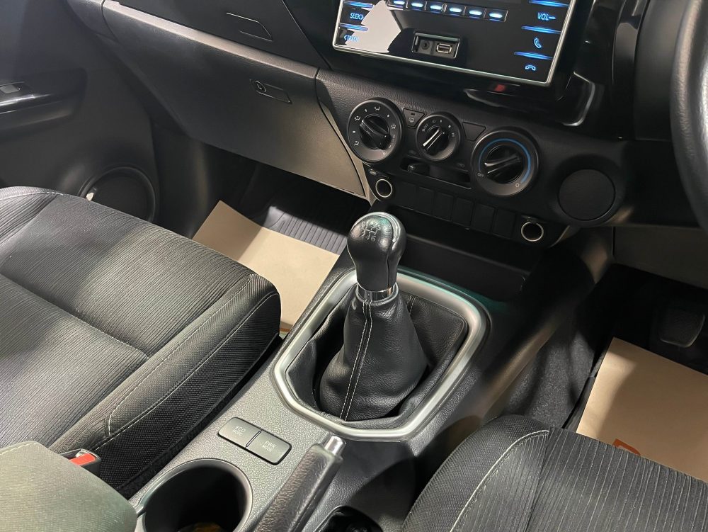 2019 TOYOTA HILUX REVO 2.4 E [1P1981]* - 4