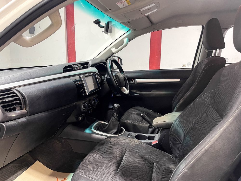 2019 Toyota HILUX REVO 2.4 E PLUS 4WD [2N0014] - 6