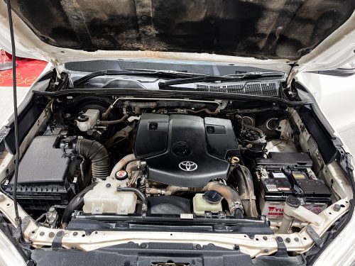 2019-toyota-hilux-revo-2-4-e-plus-4wd-1p1933-slide-thumbnail-6