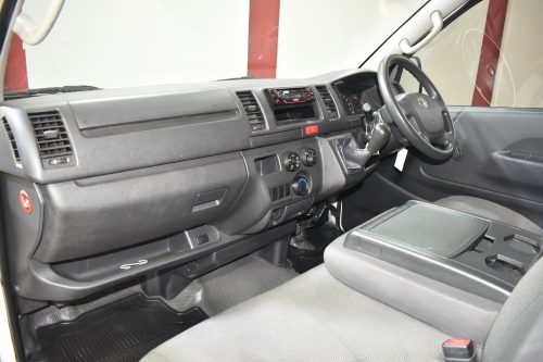 2017-toyota-hiace-3-0-economy-1p1760-2-slide-thumbnail-8