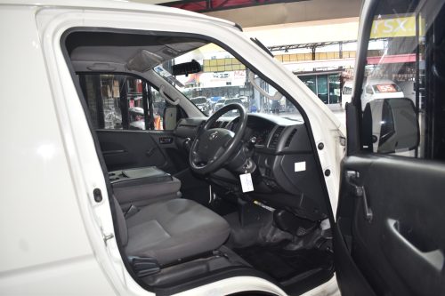 2017-toyota-hiace-3-0-economy-1p1760-2-slide-thumbnail-10