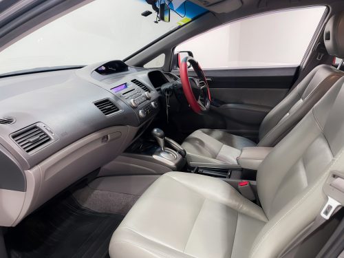 2010-honda-civic-1-8-s-1p1900v-slide-thumbnail-5