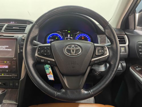 2018-toyota-camry-2-5-hybrid-premium-9p0759-slide-thumbnail-9