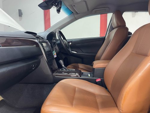 2018-toyota-camry-2-5-hybrid-premium-9p0759-slide-thumbnail-1