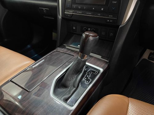 2018-toyota-camry-2-5-hybrid-premium-9p0759-slide-thumbnail-4