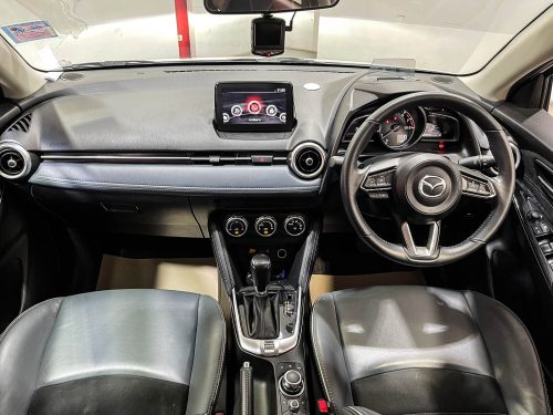 2020-mazda-2-1-3-sp-1p1913-slide-thumbnail-9
