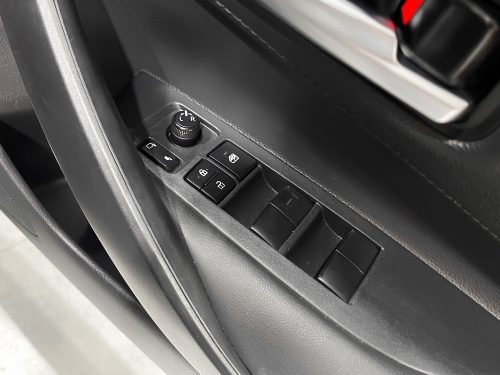 2020-toyota-corolla-altis-1-6-g-1p2060-slide-thumbnail-5