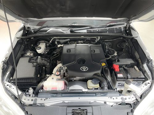 2018-toyota-hilux-revo-2-4-e-1p2013-slide-thumbnail-4