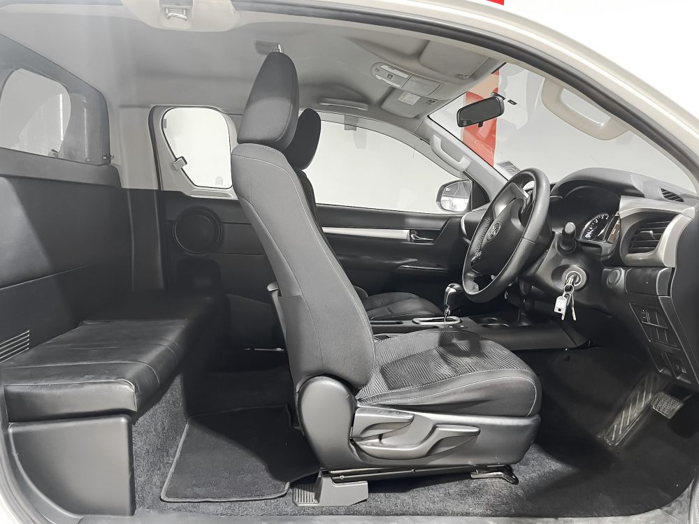 2020 TOYOTA HILUX REVO 2.4 MID PRERUNNER [1P2036]* - 19
