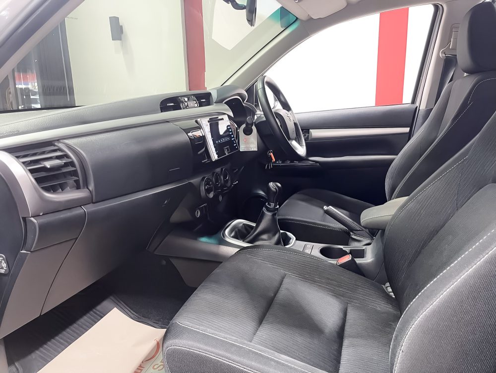 2019 TOYOTA HILUX REVO 2.4 E [1P1982]* - 6