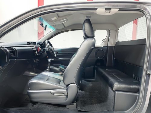 2020-toyota-hilux-revo-2-4-z-edition-j-plus-1p2047v-slide-thumbnail-5