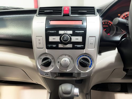 2010-honda-city-1-5-v-1p2021v-slide-thumbnail-6