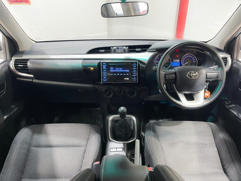 2018 TOYOTA HILUX REVO 2.4 E [1P2013]* - 6