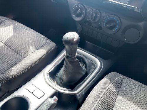 2021-toyota-hilux-revo-2-4-entry-prerunner-1p2079v-slide-thumbnail-7