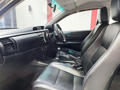 2020-toyota-hilux-revo-2-4-z-edition-j-plus-1p2047v-slide-thumbnail-8