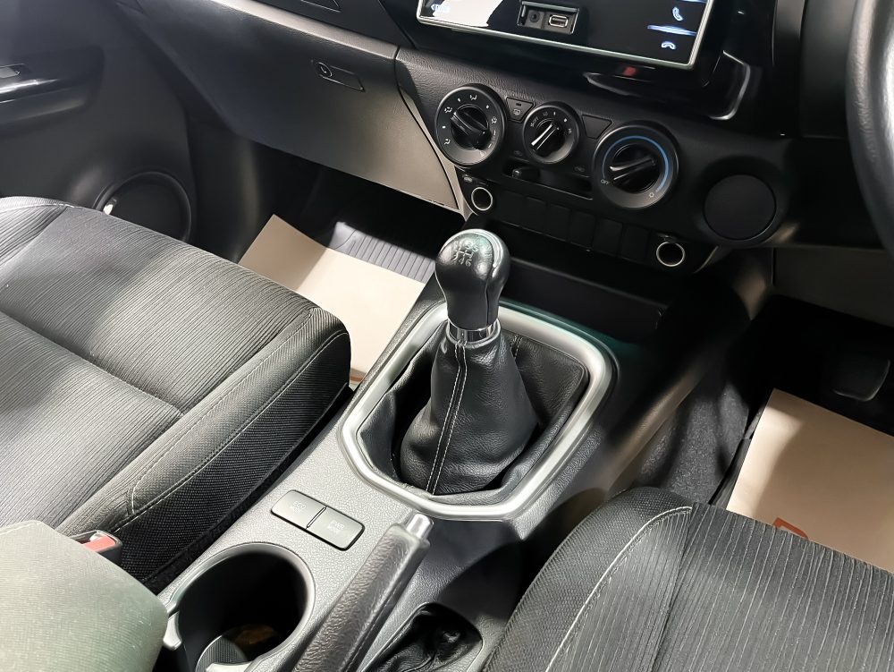 2019 TOYOTA HILUX REVO 2.4 E [1P1982]* - 10