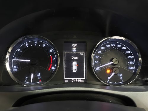 2019-toyota-corolla-altis-1-8-esport-1p2023-2-slide-thumbnail-8