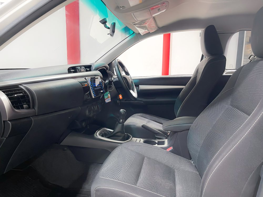 2018 TOYOTA HILUX REVO 2.4 E [1P2013]* - 8