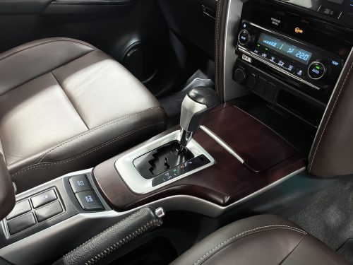 2019-toyota-fortuner-2-4-v-1p1914-slide-thumbnail-7