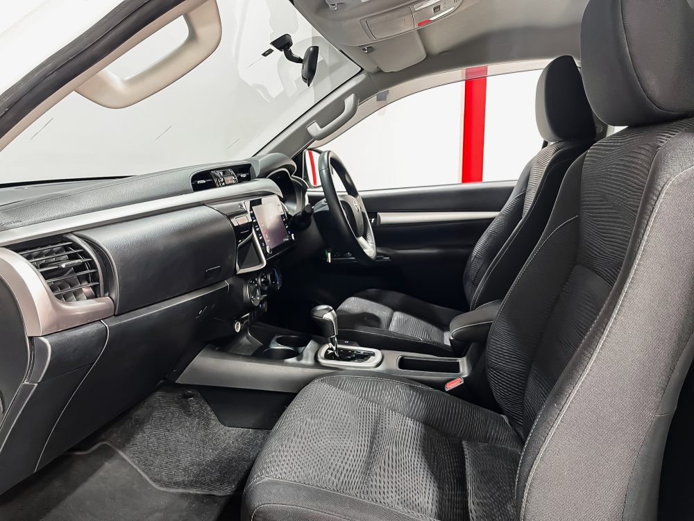 2020 TOYOTA HILUX REVO 2.4 MID PRERUNNER [1P2036]* - 26