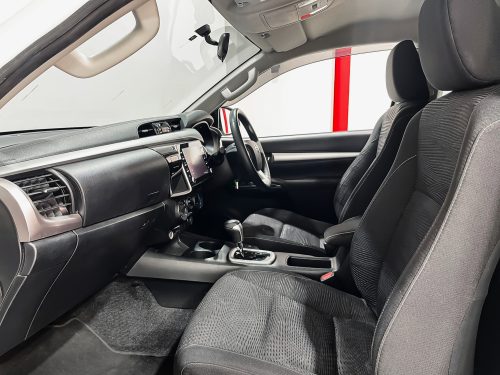 2020-toyota-hilux-revo-2-4-mid-prerunner-1p2036-slide-thumbnail-25