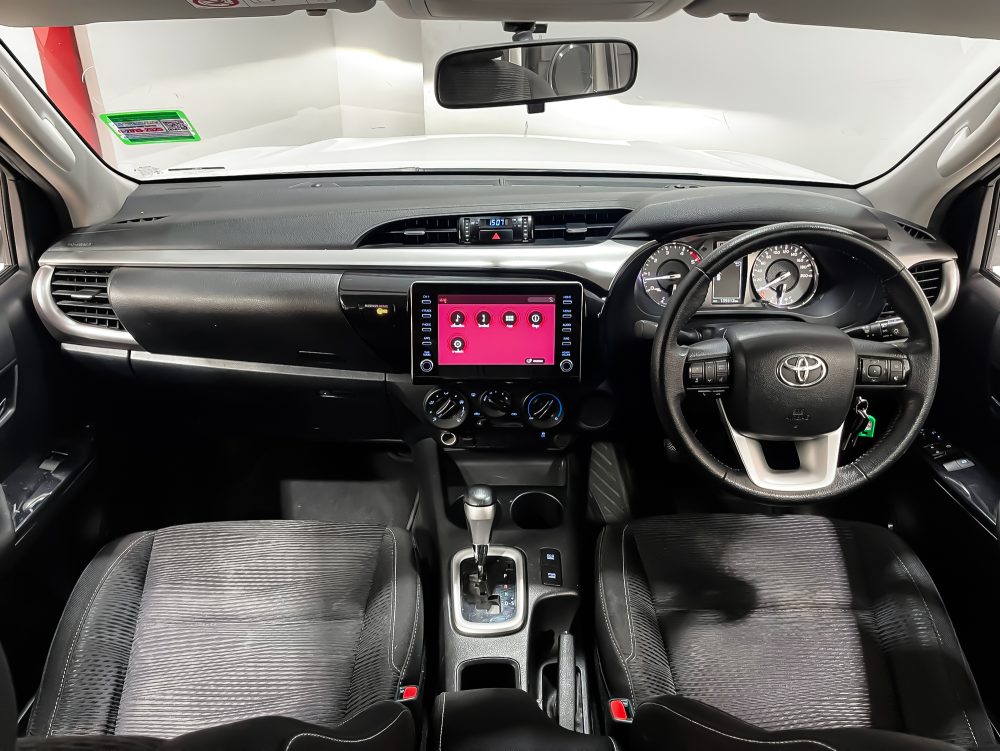 2020 TOYOTA HILUX REVO 2.4 MID PRERUNNER [1P2036]* - 27