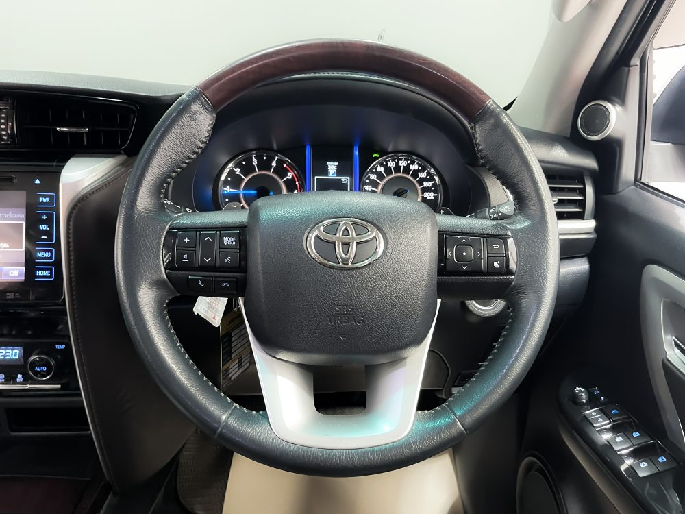 2017 TOYOTA FORTUNER 2.4 V [1P2026V]* - 12