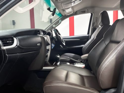 2019-toyota-fortuner-2-4-v-1p1914-slide-thumbnail-12
