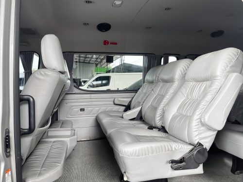 2019-toyota-commuter-2-8-1p2043-slide-thumbnail-12