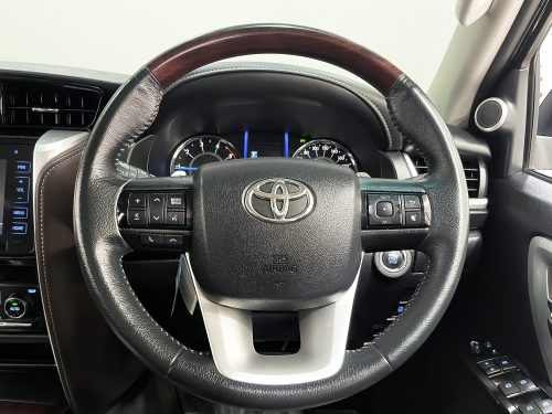 2019-toyota-fortuner-2-4-v-1p1914-slide-thumbnail-14