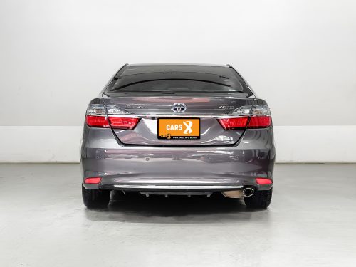 2017-toyota-camry-2-5-hybrid-1p1946-slide-thumbnail-2