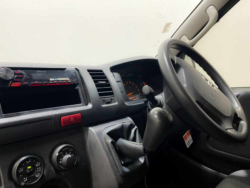2018 TOYOTA HIACE 3.0 ECONOMY [1P2140] - 4