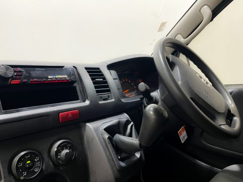 2018-toyota-hiace-3-0-economy-1p2140-slide-thumbnail-3