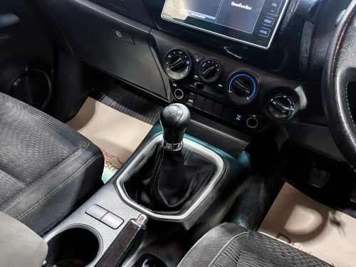2018-toyota-hilux-revo-2-4-e-plus-4wd-1p2126-slide-thumbnail-6