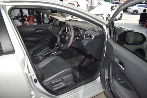 2020-toyota-corolla-altis-1-6-g-1p2077-slide-thumbnail-7