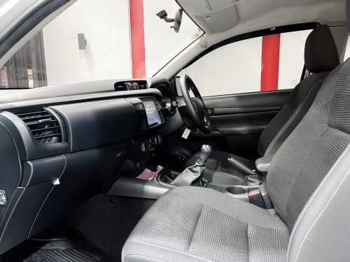 2023-toyota-hilux-revo-2-4-z-edition-entry-1p2099-slide-thumbnail-5