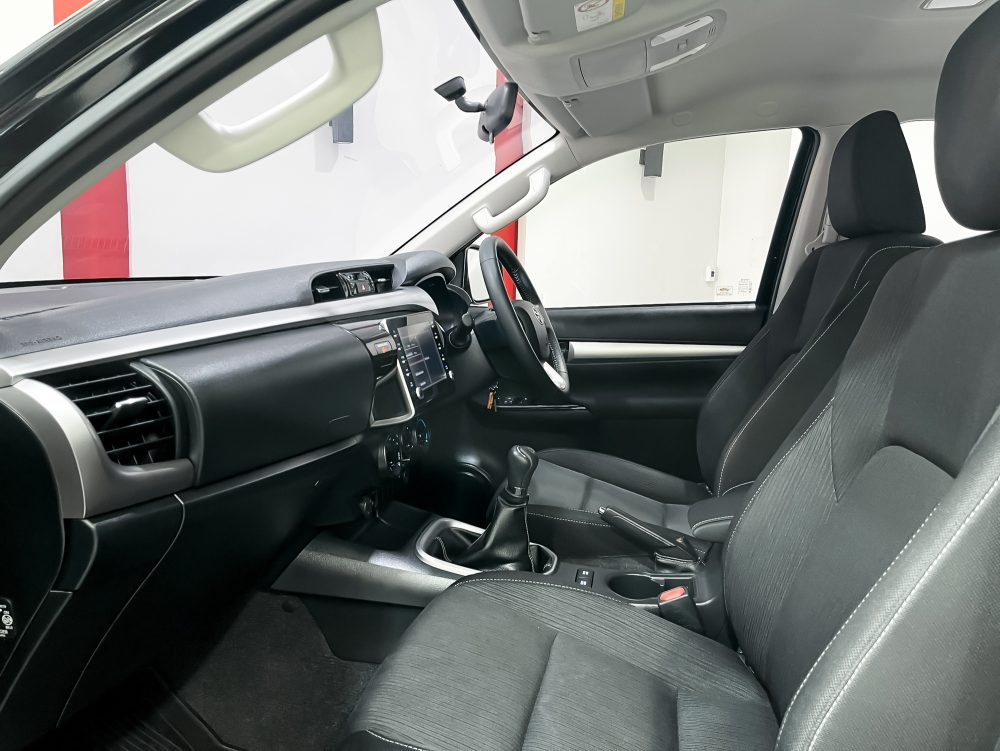 2020 TOYOTA HILUX REVO 2.4 MID PRERUNNER [1P2054] - 6
