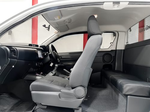 2023-toyota-hilux-revo-2-4-z-edition-entry-1p2099-slide-thumbnail-6