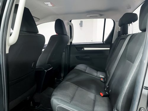 2020-toyota-hilux-revo-2-4-mid-prerunner-1p2054-slide-thumbnail-6
