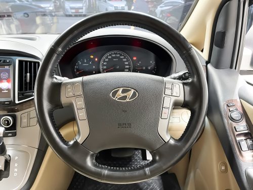 2017-hyundai-h-1-2-5-deluxe-9p0816-slide-thumbnail-0